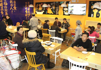 潮派新快餐PK传统酸菜鱼：鱼你在一起酸菜鱼米饭引领快时尚餐饮加盟热潮